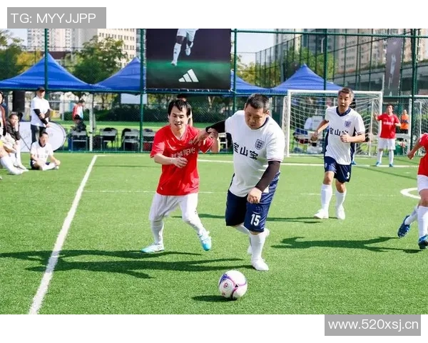 足球明星携子共赏精彩赛事亲子时光尽享绿茵场上的激情与快乐 足球明星携子共赏精彩赛事亲子时光尽享绿茵场上的激情与快乐