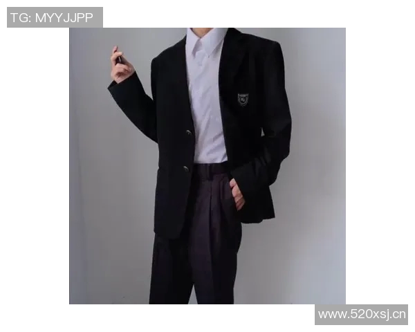 高冷足球明星的背影与头像展现独特魅力与风采 高冷足球明星的背影与头像展现独特魅力与风采